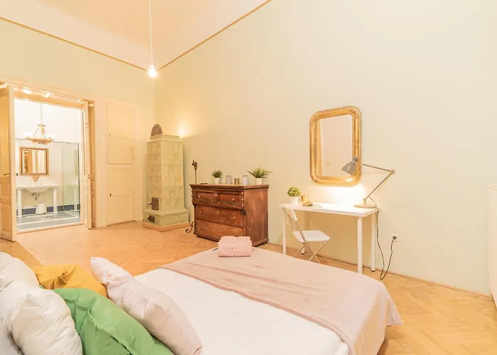 Cozy Apartment In The Heart Of Budapest, 5 Bedrooms