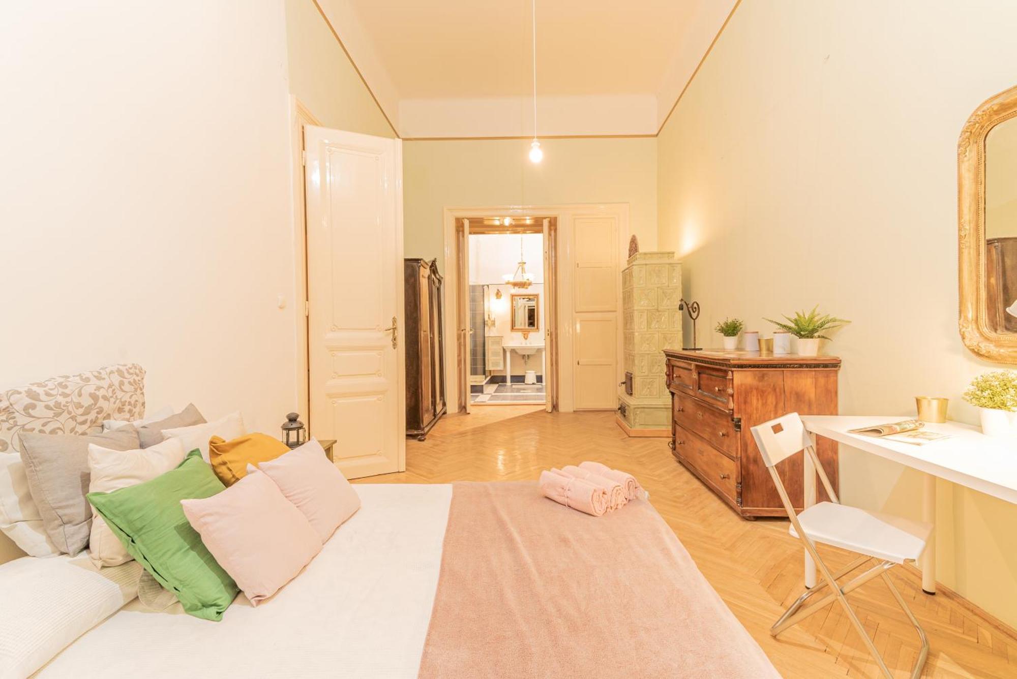 Cozy In The Heart Of Budapest, 5 Bedrooms Appartement