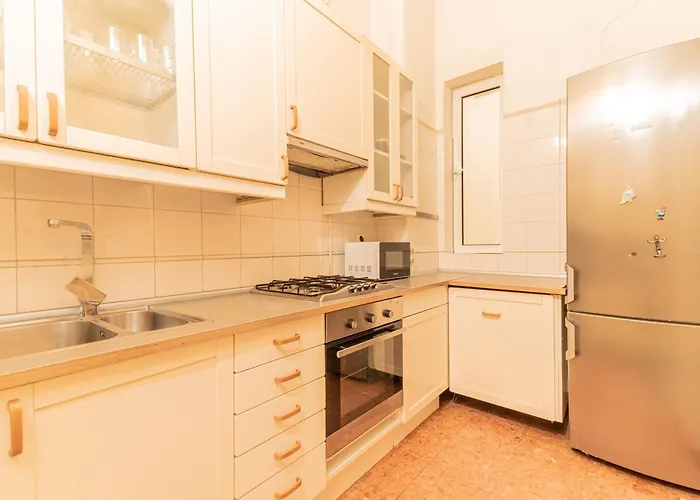 Cozy Apartment In The Heart Of Budapest, 5 Bedrooms
